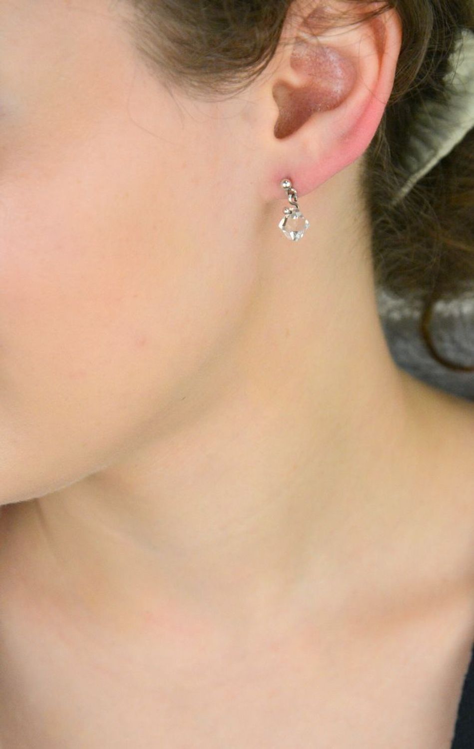 Elegancki naszyjnik damski ze srebra próby 925 z dwoma kółeczkami – jedno zdobione cyrkoniami. Subtelny design, idealny na prezent. Długość 41 + 3 cm, zapięcie karabińczyk.1.jpg